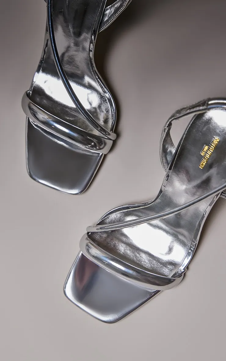 Sandales carrées pointure large en PU argenté à brides asymétriques rembourrées